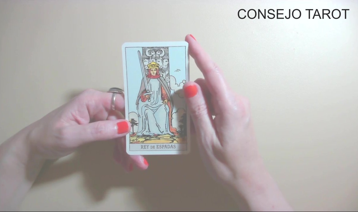 Los arcanos del tarot. La mirada del Rey de Espadas
